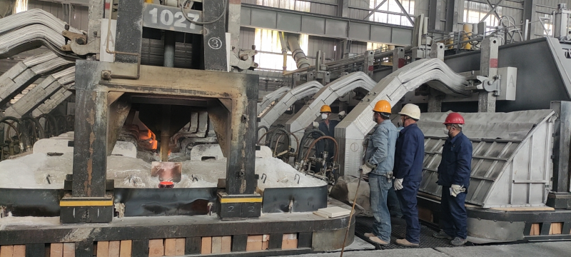 TVT体育官网工投公司首台&ldquo;采用冷捣糊扎固与燃气焙烧 新技术&rdquo;的1027#电解槽正式启动运行