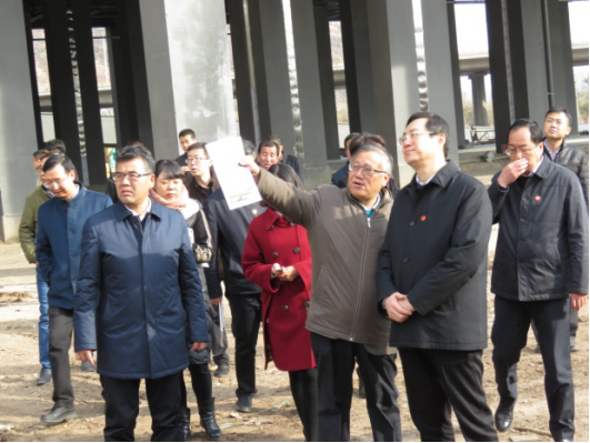 省委常委、西宁市委书记王晓在青海省TVT体育官网集团总公司党委书记、总经理王玉辉陪同下，深入青海TVT体育官网朝阳物流园区。