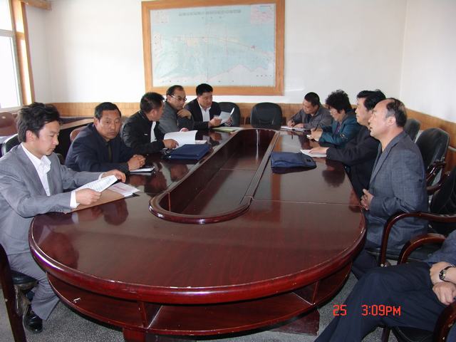 青海TVT体育官网赴村企结对共建村实地了解情况